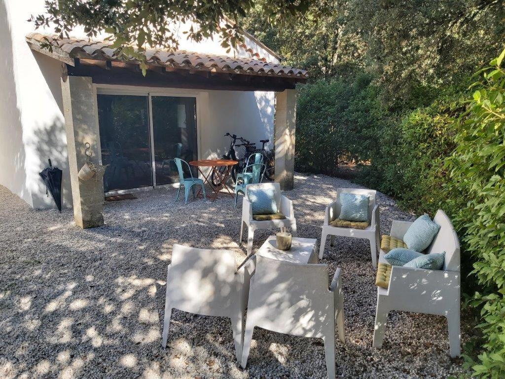 Gite Dans Les Pins Avec Piscine Villa Mazan Exterior photo